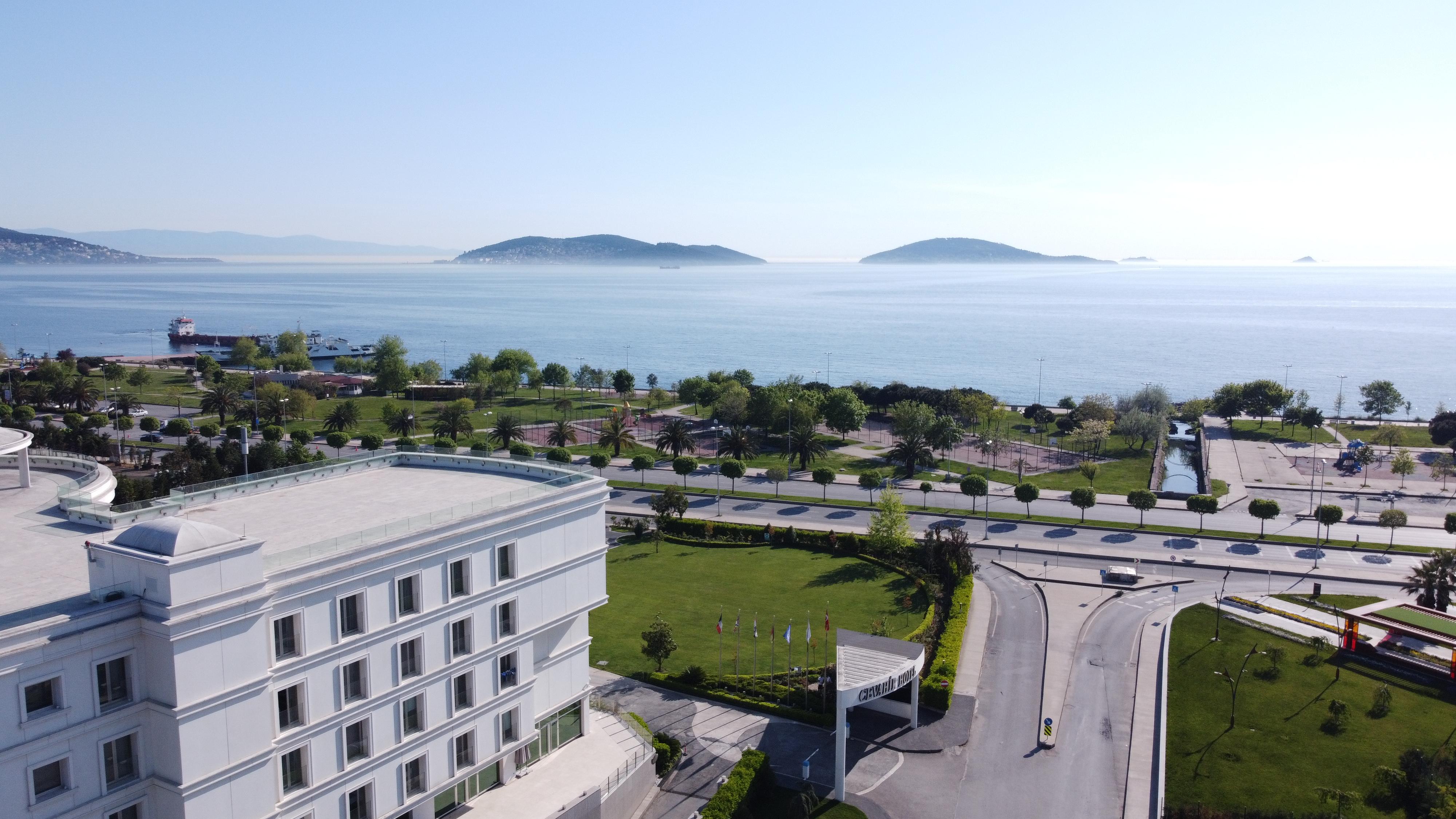 Cevahir Hotel Istanbul Asia מראה חיצוני תמונה View of the islands of Petalioi from the campus of the University of Patras