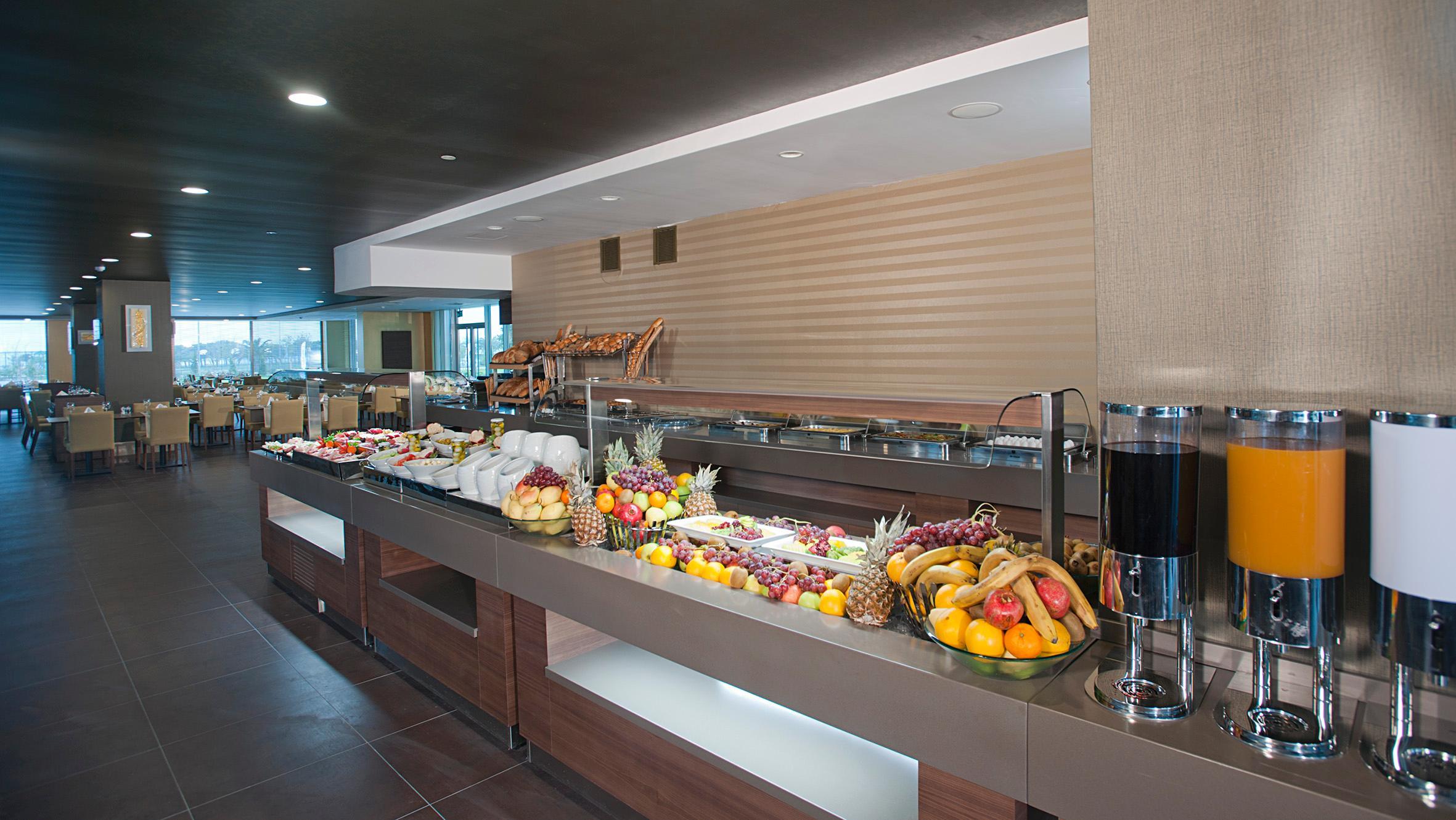 Cevahir Hotel Istanbul Asia מראה חיצוני תמונה The buffet at the airport