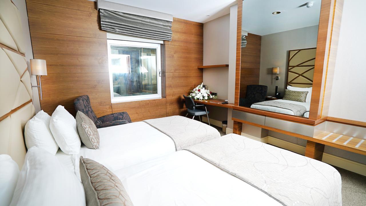 Cevahir Hotel Istanbul Asia מראה חיצוני תמונה A room at the hotel