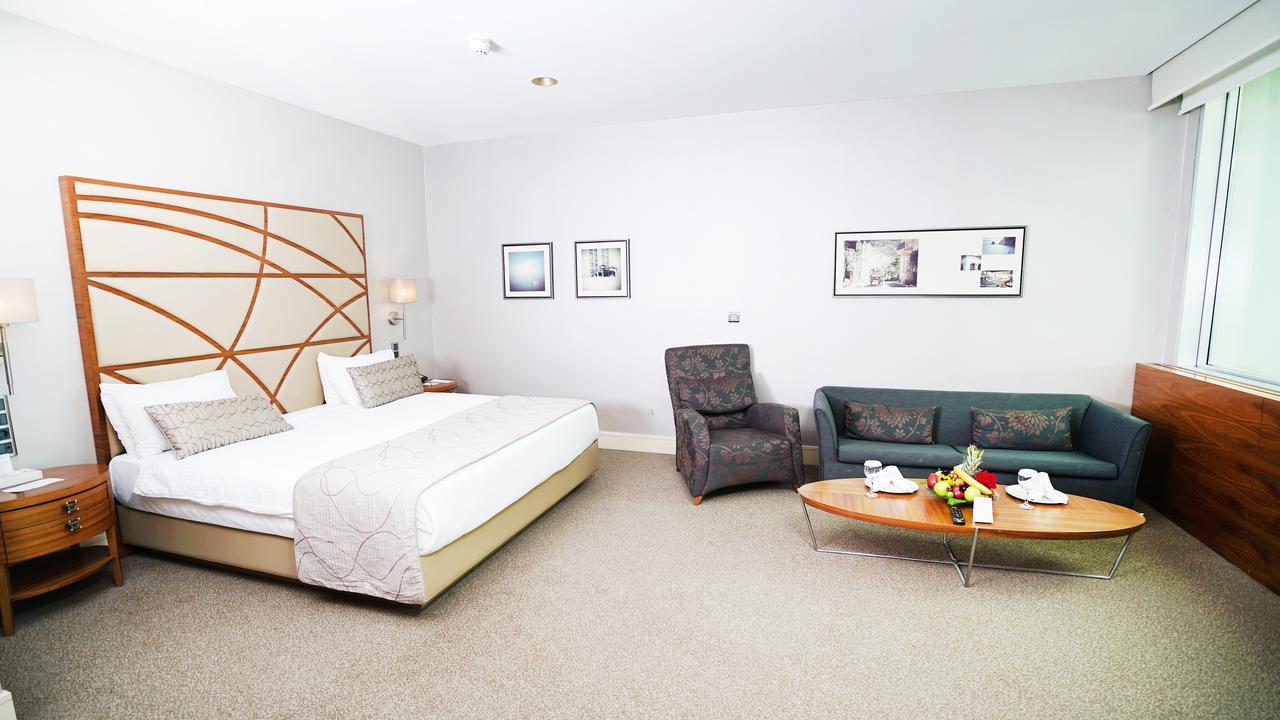 Cevahir Hotel Istanbul Asia מראה חיצוני תמונה A room at the hotel