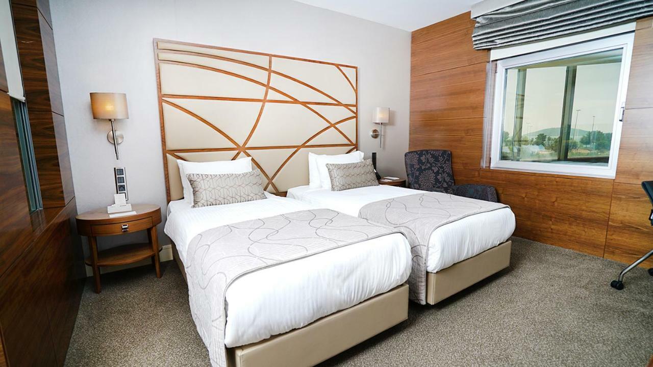 Cevahir Hotel Istanbul Asia מראה חיצוני תמונה A room at the hotel