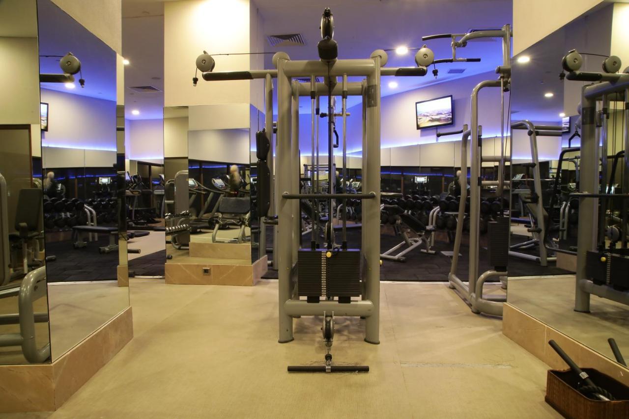 Cevahir Hotel Istanbul Asia מראה חיצוני תמונה The gym at the hotel