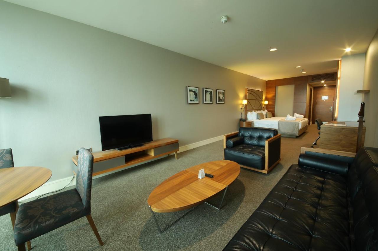 Cevahir Hotel Istanbul Asia מראה חיצוני תמונה A suite at the hotel