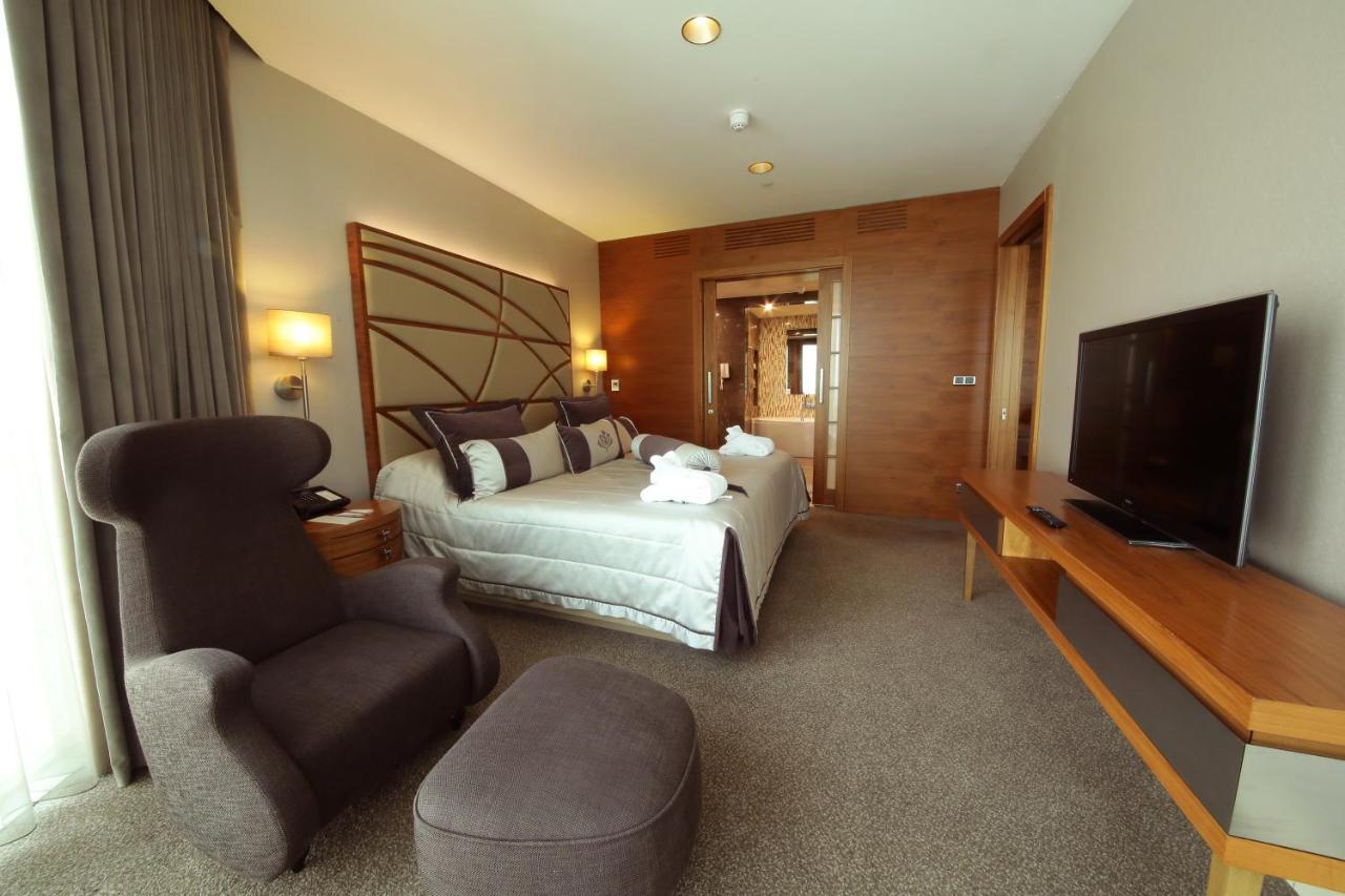 Cevahir Hotel Istanbul Asia מראה חיצוני תמונה A room at the hotel