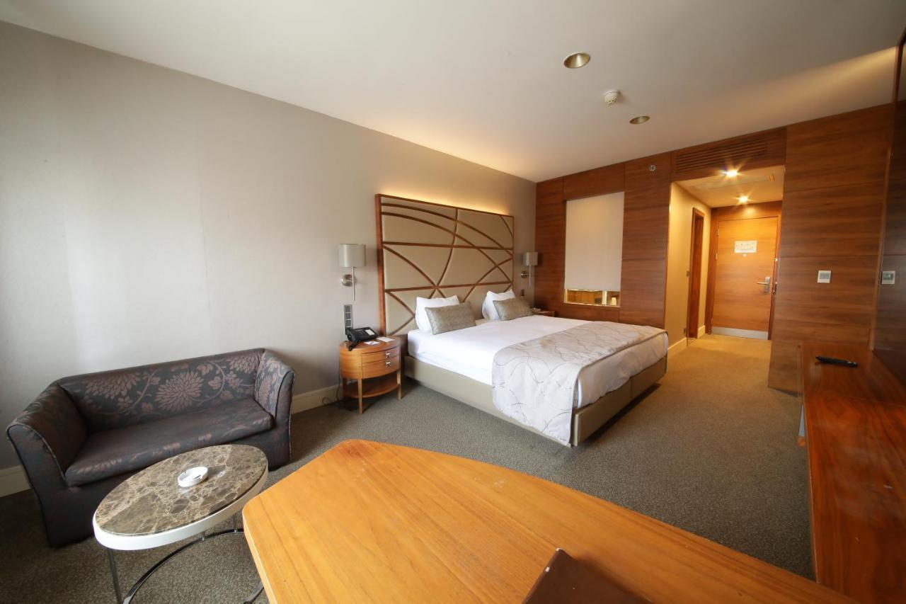 Cevahir Hotel Istanbul Asia מראה חיצוני תמונה A room at the hotel