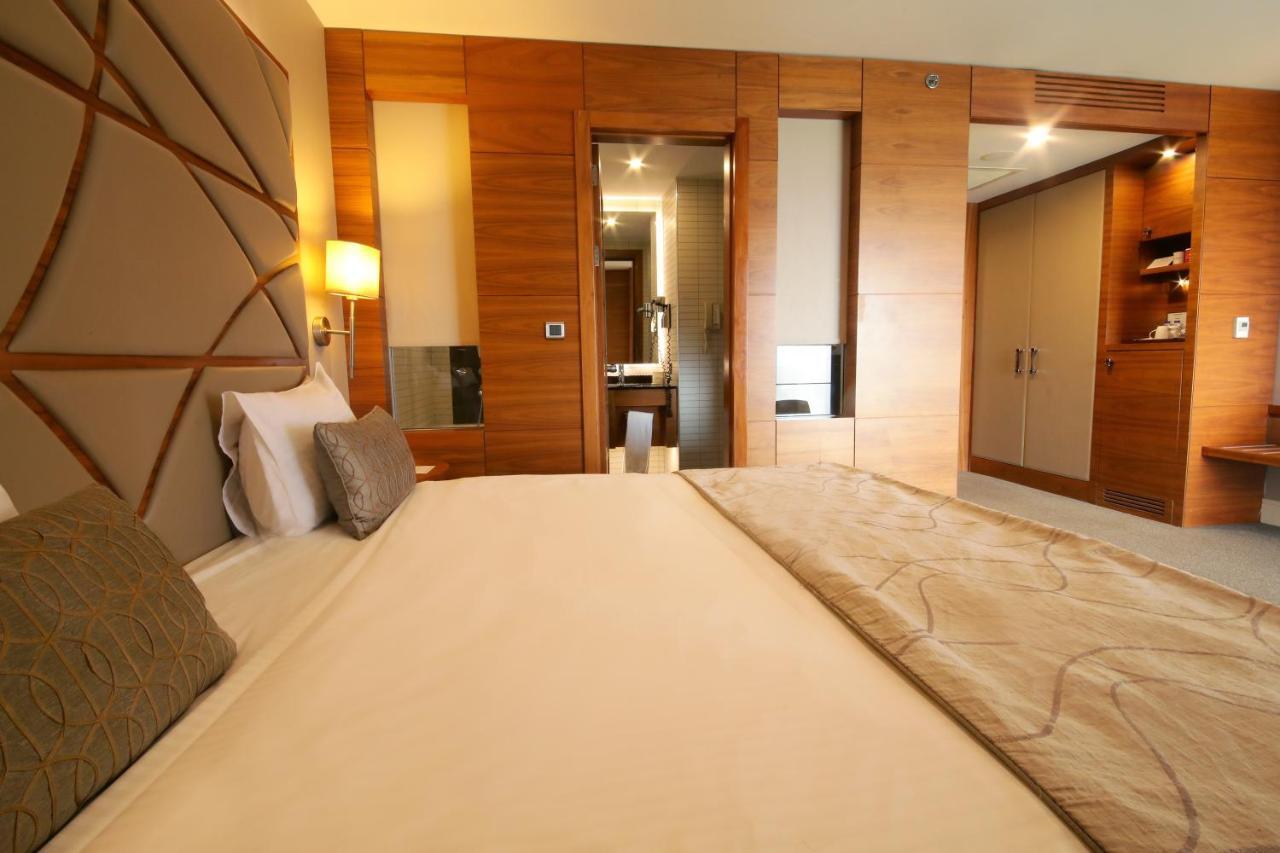 Cevahir Hotel Istanbul Asia מראה חיצוני תמונה A bedroom at the hotel